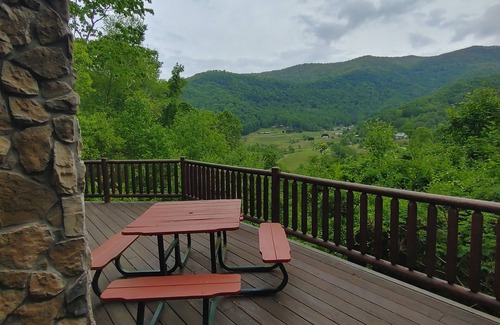Robbinsville Cabin | Log cabin, spectacular view, private trail. Home base for your WNC adventures.