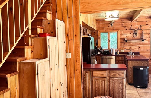 Wilmington Cabin | Log Cabin w/Hot Tub - close to Whiteface