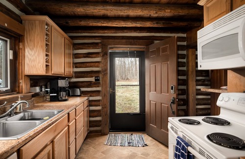 Front Royal Cabin | Log Cabin with a spectacular view of the Shenandoah River and the Massanutten Mo