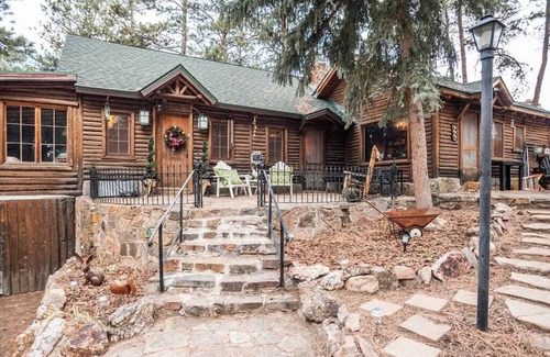 Indian Hills Cabin | ★ Log Haven ★ Red Rocks ★ Game Room ★ Easy Denver Access ★