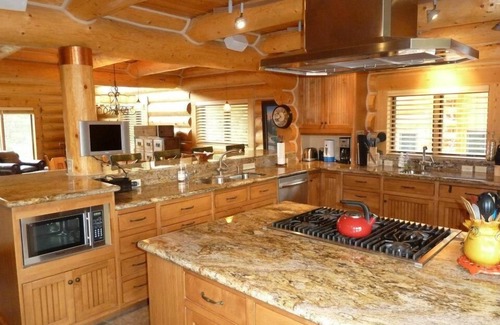 Royal Mountain Ranch House | Log Home Great For Families! Walk to Frisco Main Street. Near Copper Mtn.