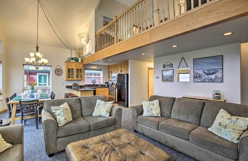 Roads End House | Logan Road Lookout, Lincoln City Home w/Game Room