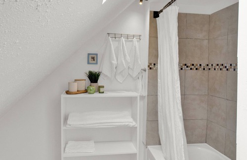 West Bucktown Apartment | Logan Square Attic Cozy Apartment