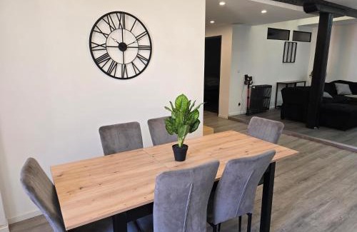 Foix Apartment | Logement entier 120m2 centre Foix -3chambres-2SDB-2wc-Parking gratuit à 1 Minute