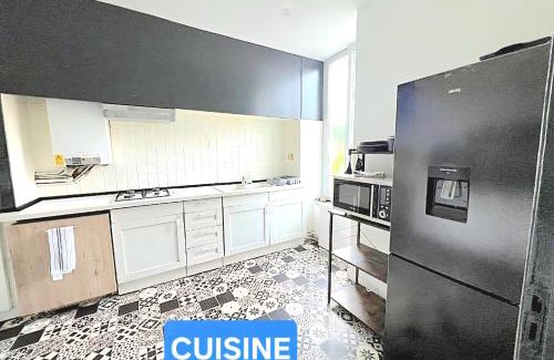 Foix Apartment | Logement entier 120m2 centre Foix -3chambres-2SDB-2wc-Parking gratuit à 1 Minute