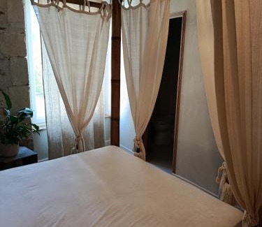 Cour-Cheverny Apartment | Logement entier - Chambre bali - sdb - cuisine