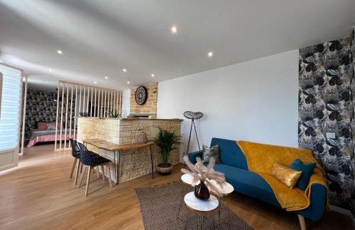 Sarlat-la-Caneda Apartment | Logement entier, Studio 131, à Sarlat centre, avec spa, parking privé et à 15min à pied de la cité médiévale