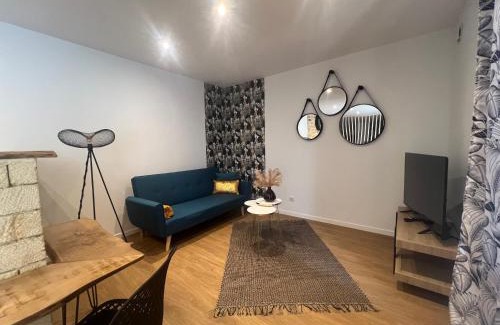 Sarlat-la-Caneda Apartment | Logement entier, Studio 131, à Sarlat centre, avec spa, parking privé et à 15min à pied de la cité médiévale