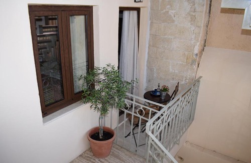 Old Town Rethymnon Apartment | Loggia Traditional Suites
