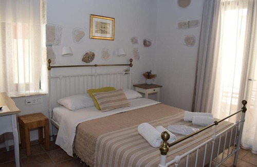 Old Town Rethymnon Apartment | Loggia Traditional Suites