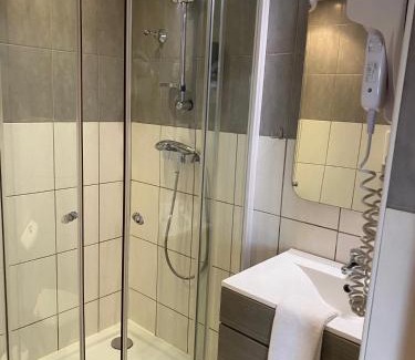 Marseillan Hotel | LOGIS Hôtel La Chaumière