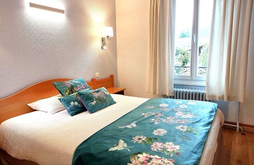 Celles-sur-Plaine Hotel | Logis Hôtel & Restaurant des Lacs