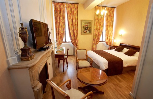 Ligny-le-Chatel Hotel | Logis Relais Saint Vincent