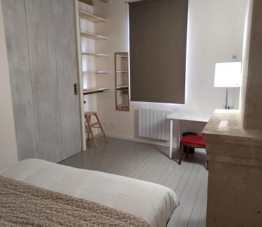 Dampierre-sur-Loire House | Logis troglodyte cosy & vue sur la Loire