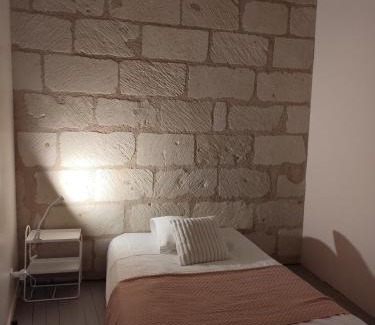 Dampierre-sur-Loire House | Logis troglodyte cosy & vue sur la Loire