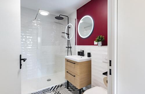 Chatellerault Apartment | Logis Verde à 5 min de l'autoroute A10, balcon & parking privé