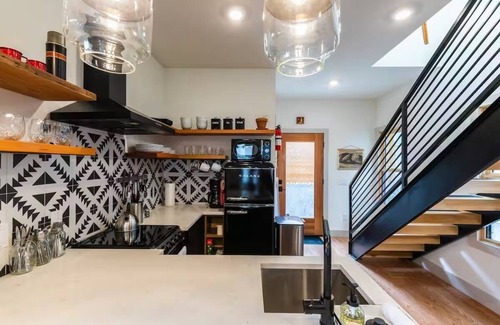Highland House | Lohi Luxury Lodge. Cozy Luxe 2-bedroom in heart of Denver. in Denver. Wifi + AC