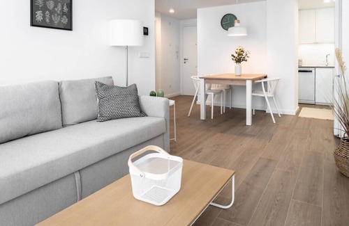 Zaragoza Apartment | LOIRA THOUGHT 1: Comfort and Natural Views