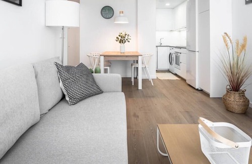 Zaragoza Apartment | LOIRA THOUGHT 1: Comfort and Natural Views