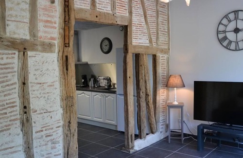 Sigloy Cottage | Loire Valley cottage with heated pool, tennis, WIFI, BBQ