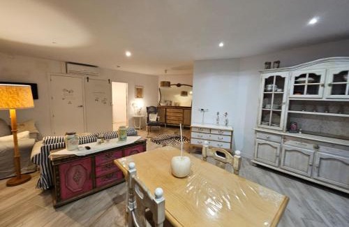 El Roc de Sant Gaieta Apartment | LokalHome