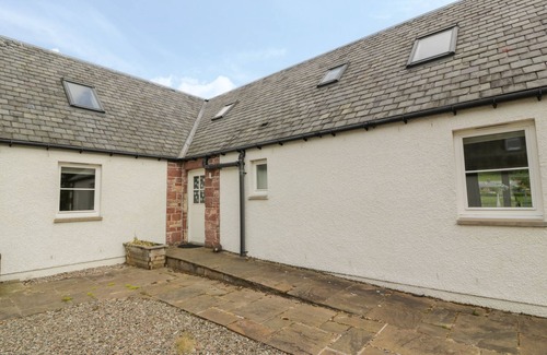 Murthly Cottage | LON COTTAGE, pet friendly, with a garden in Blairgowrie