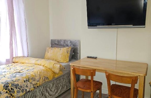 Leyton House | London Apartment, Central line