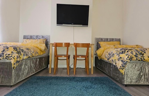 Leyton House | London Apartment, Central line