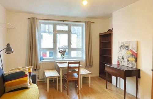 Hammersmith Apartment | London Hammersmith - Spacious 3 Bed - 5 minutes to tube and Thames River Walk