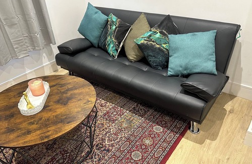 Luton Apartment | London Luton 1 Bedroom Apartment Sleeps 4 - Airport 7 Mins - Train Station 1 Min