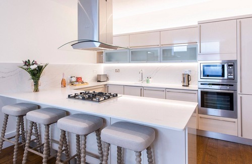 South Kensington House | London Perfect, three level home, balcony, quiet neighborhood, Kensington