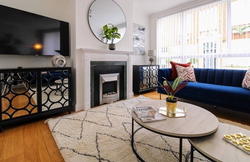 Courtfield House | London South Kensington Luxury 4-Bed Mews House + Free Parking