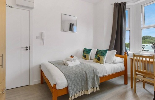 Dormers Wells Apartment | London Studio 1 Short Stay