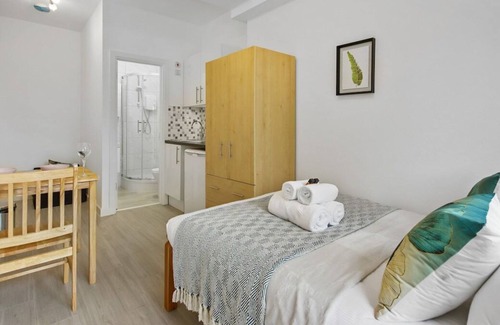 Dormers Wells Apartment | London Studio 2 Short Stay