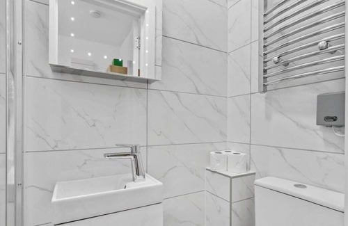 Dormers Wells Apartment | London Studio 5 Short Stay