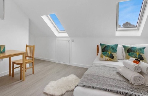 Dormers Wells Apartment | London Studio 6 Short Stay