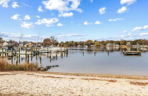 Edgewater House | London Towne Bungalow w/Loft - Walk to the Beach!