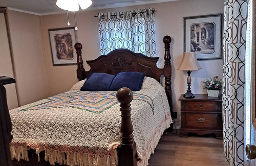 Whitesboro House | Lone Star, Country charm with all the comforts of home