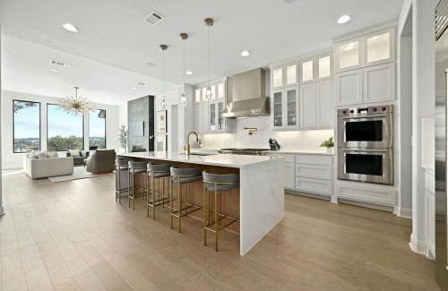 Leander House | Lone Star Luxe Luxury Getaway On Lake Travis