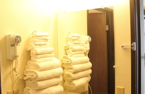 Sidney Hotel | Lone Tree Inn