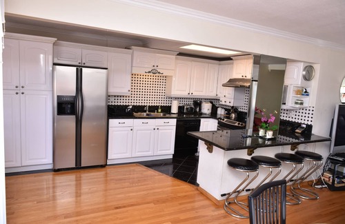 Belmont Shore Condo | Long Beach getaway overlooking the ocean!