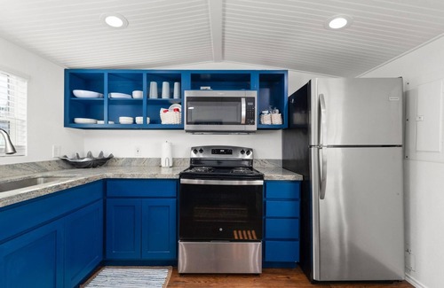 Port Isabel Cottage | Long Island Village Resort W Grill & large covered patio