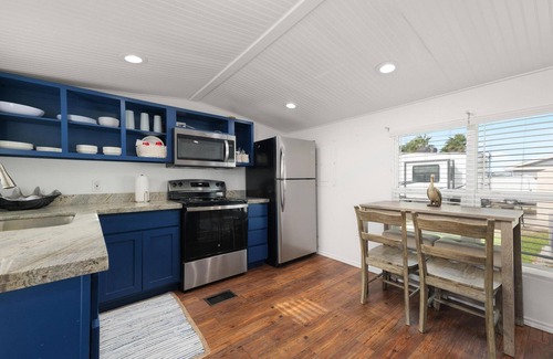 Port Isabel Cottage | Long Island Village Resort W Grill & large covered patio