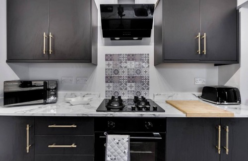 Liverpool House | Long Stay Friendly | Sefton Park | Desks | Parking