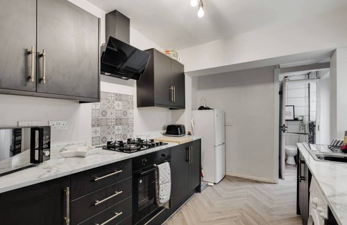 Liverpool House | Long Stay Friendly | Sefton Park | Desks | Parking