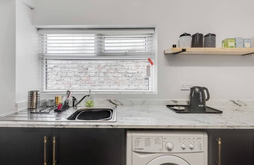Liverpool House | Long Stay Friendly | Sefton Park | Desks | Parking