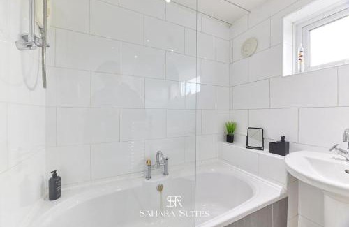 Newcastle-upon-Tyne Apartment | Long Stays - Cosy 3BR - Newcastle Retreat - RVI & City Centre - Garden - Parking - Near High Street
