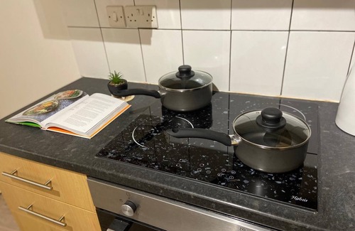 Lincoln House | Long Stays Welcome 3BR House W/Parking Near Lincoln City Centre