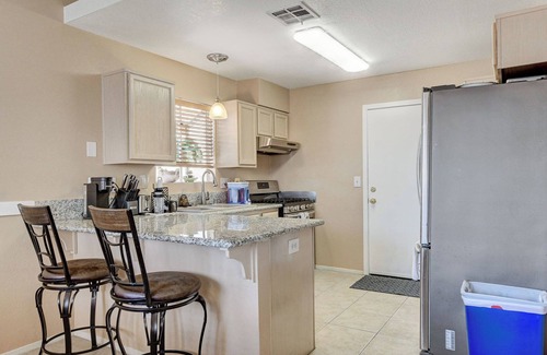 Paradise House | Long Term Discount! Minutes from AP & LV Strip!