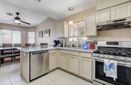 Paradise House | Long Term Discount! Minutes from AP & LV Strip!
